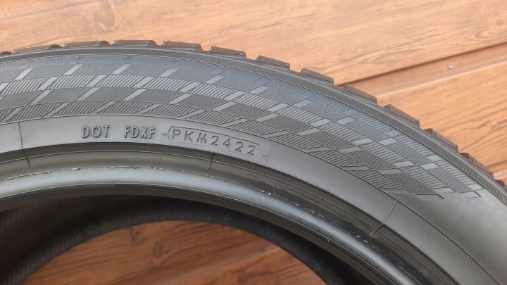 Шина зимняя Yokohama BluEarth Winter V905 315/40R21 115 В усилитель (XL), фото 8