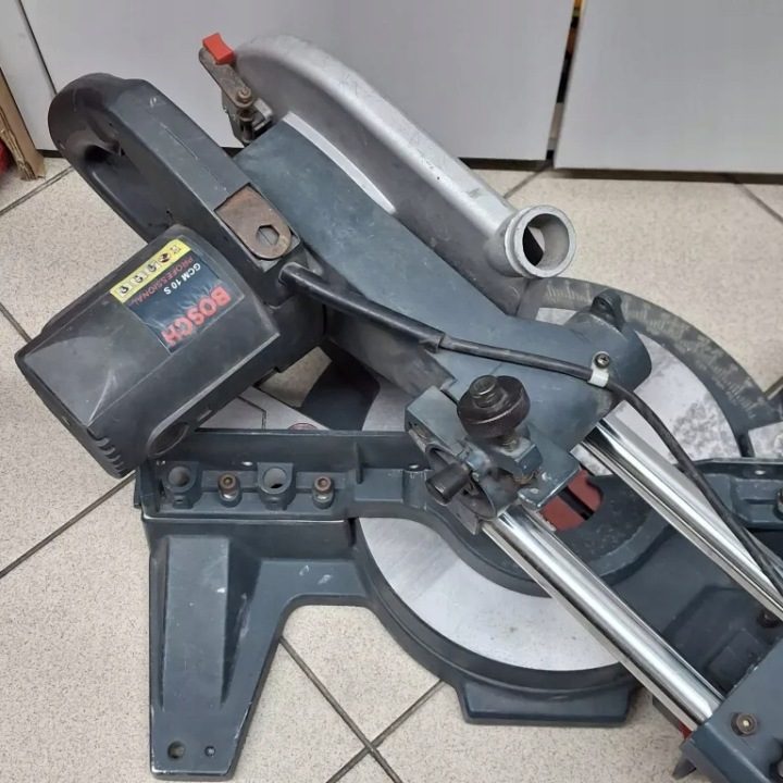 ПИЛА UKOSOWA ТОРЦОВКА ДЛЯ ДЕРЕВА И PANELI STOŁOWA 1800W 305 мм BOSCH, фото 4