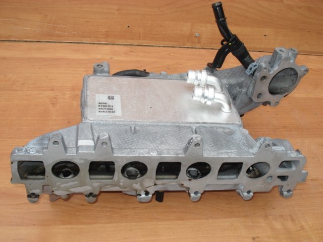 VW Skoda Seat Audi 2.0 TDI впускной коллектор 05L129766Q интеркулер, фото 1