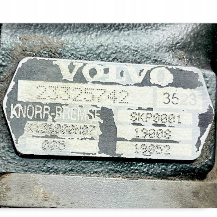23325742 VOLVO Компрессор воздуха, фото 4