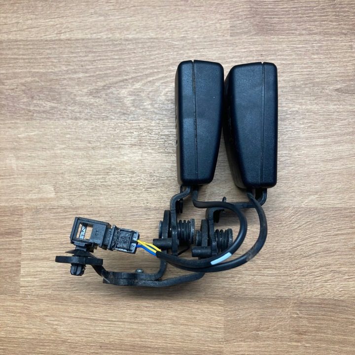 AUDI A3 8V 2012-2020 ЗАМОК РЕМНЯ БЕЗОПАСНОСТИ ЗАДНИЙ 8V0857739 QVZ, фото 1