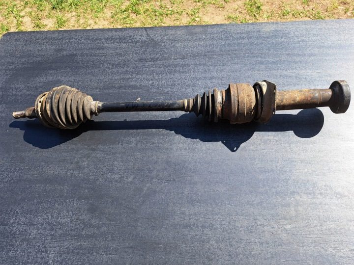 VW T5 1.9 TDI ПОЛУОСЬ ПРАВАЯ ПЕРЕДНЯЯ МЕХАНИКА ДЛИННАЯ, фото 1