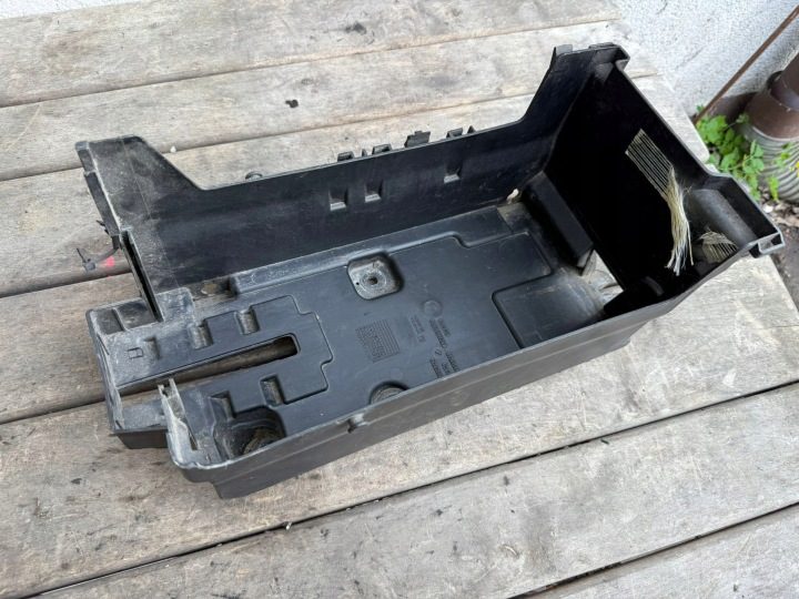 Корпус площадка аккумулятора Opel Insignia A 22818746 13330946, фото 1