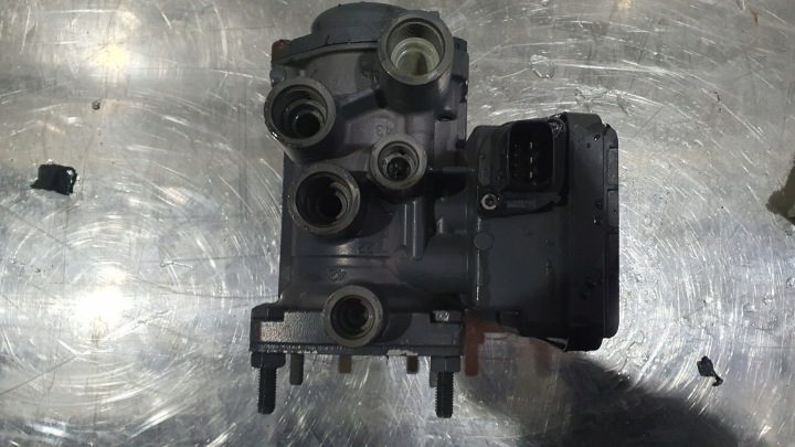 Клапан Модулятор EBS Mercedes Actros MP 4 A0014311013, фото 1
