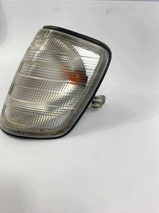 ПОВОРОТНИК ЛЕВЫЙ ПЕРЕДНИЙ MERCEDES W124 HELLA БЕЛЫЙ ПОВРЕЖД., фото 3