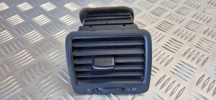 Дефлекторы панели приборного VW GOLF V (1K1) 1K0819709 1.9L дизель 66 кВт 2004, фото 1