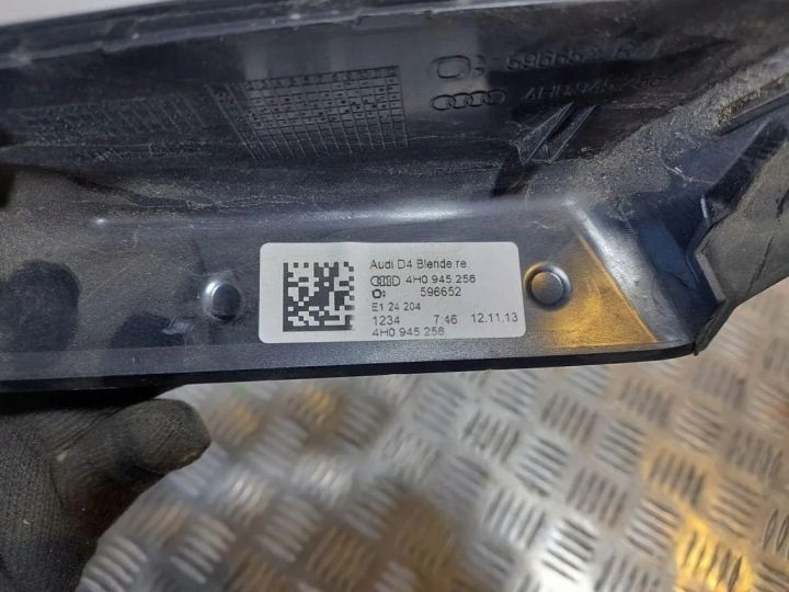 Контакты заднего фонаря AUDI A8 D2 (4D2, 4D8) 4H0945256 4.0L бензин 2013, фото 3