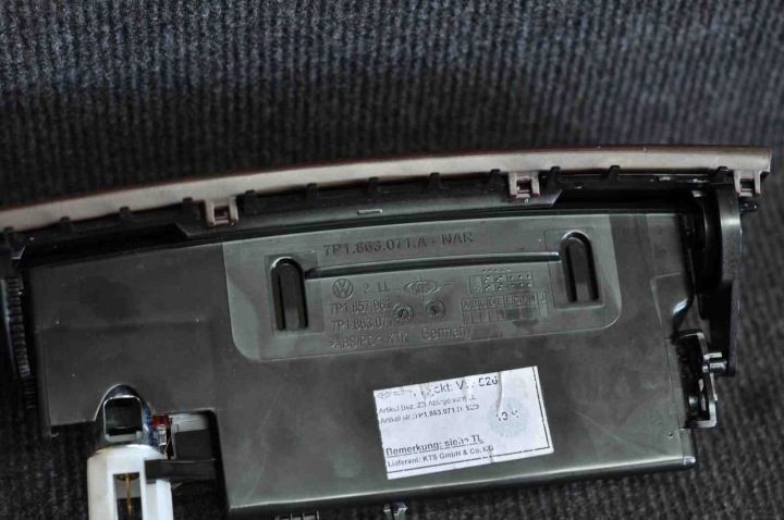 Пепельница VW Touareg (7P5) 7P1863071A 1566412 4.2L 265 квт 2011, фото 1