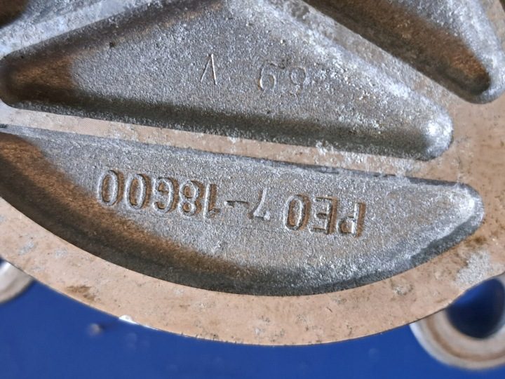 Насос вакуумный Mazda 3, 6 2.0 16V PE07-18G00 2015 г., фото 2