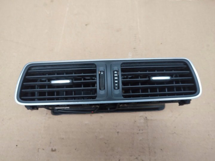 ДЕФЛЕКТОР ОБДУВА СРЕДНИЙ VW PASSAT B7 3AB819728A ЕВРОПА, фото 1