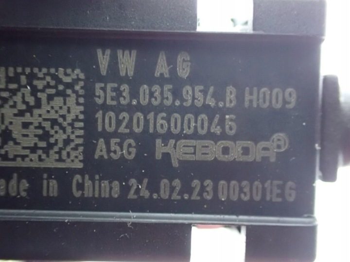 ГНЕЗДО ПОРТ USB ЕВРОПА ОРИГИНАЛ 5E3035954B SKODA KAROQ 23 г., фото 3