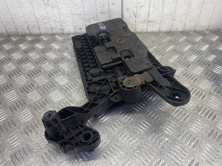 Основание кронштейн аккумулятора Audi A3 S3 8V 5Q0915321E, фото 14