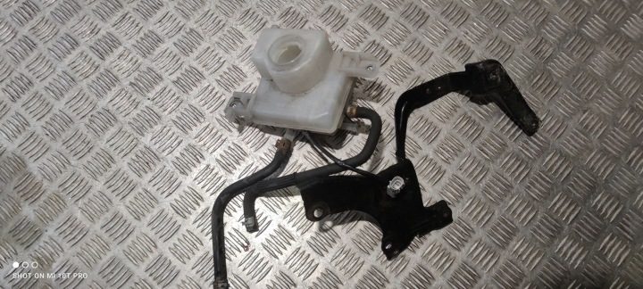 Бачок тормозной жидкости Toyota Prius+ (ZVW40), фото 1