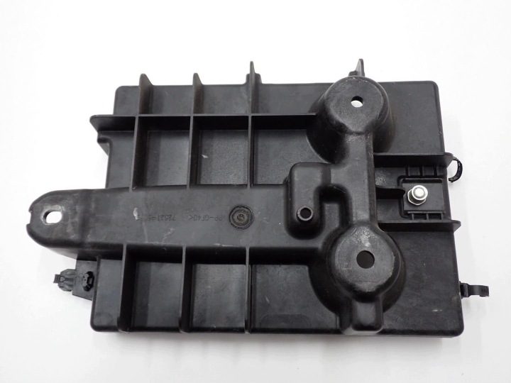 Основание крепление аккумулятора 72521-68P2 Suzuki Swift MK8 VI 24 г., фото 2