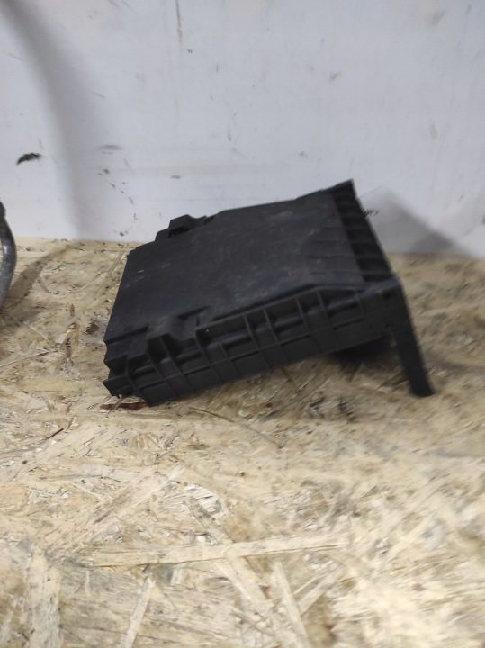 КРЫШКА БЛОКА ПРЕДОХРАНИТЕЛЕЙ VW Passat B6 1K0937132F, фото 3