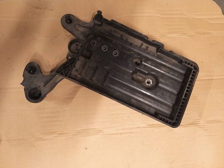 Площадка аккумулятора Audi A3 8V 5Q0915321G, фото 1