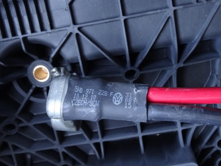 Audi Q3 8U рестайлинг 15-18 основание кожух аккумулятора 8U0915333 8U0915443, фото 11