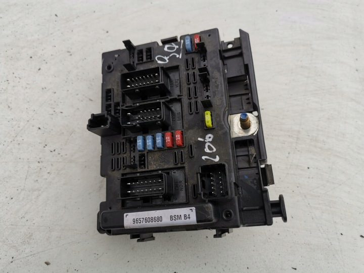 БЛОК ПРЕДОХРАНИТЕЛЕЙ 9657608680 BSM B4 CITROEN PEUGEOT, фото 1