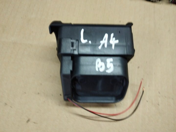 БОКОВОЙ ДЕФЛЕКТОР ОБДУВА ЛЕВЫЙ ПЕРЕДНИЙ AUDI A4 B5 2000 8D1820901 NR878, фото 3
