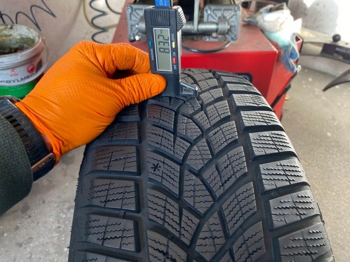Шина зимняя Goodyear Ultra Grip Performance + 215/60R16 99 H сцепление на снегу (3PMSF), усилитель (XL), фото 3