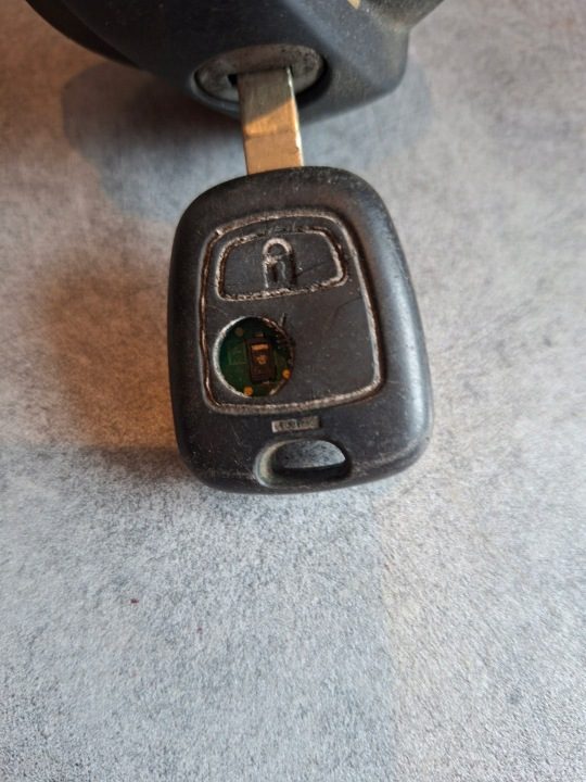 PEUGEOT 307 КРЫШКА ГОРЛОВИНЫ БЕНЗОБАКА КЛЮЧ, фото 2