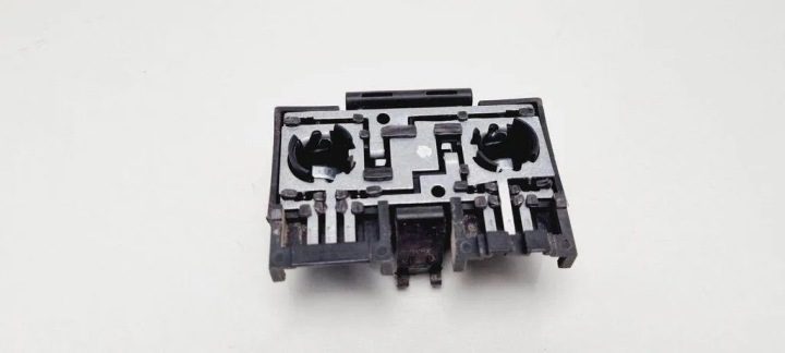 Контакты заднего фонаря VW PASSAT B3/B4 (3A2, 35I) 3A9945259 1.9L дизель 55 кВт, фото 1
