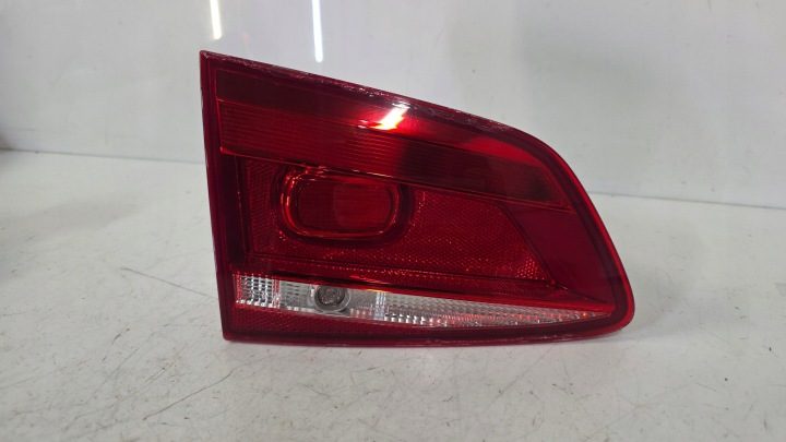 ФОНАРЬ ЗАДНИЙ ЛЕВЫЙ КРЫШКУ БАГАЖНИКА VW PASSAT B7 УНИВЕРСАЛ, фото 1