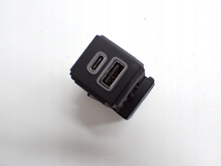 Гнездо порт USB европа 68381663AA 00534802870 Jeep Compass II 22 г., фото 1