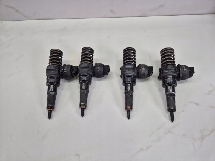 НАСОС-ФОРСУНКИ VW PASSAT B5 GOLF IV A4 1.9 TDI 130 Л.С. 038130073AR, фото 1