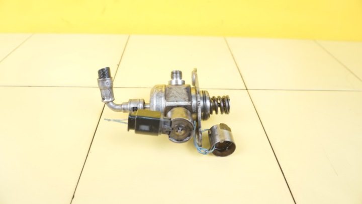 BMW 1 F20 F30 1.6 бензин 13 г. N13B16A топливный насос 7607159 0261520150, фото 3