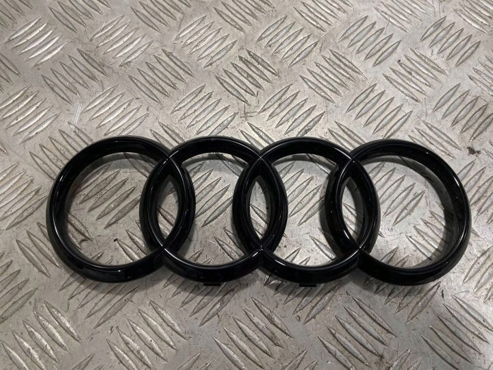 Эмблема логотип значок на решетка радиатора черная Audi Q5 II 80A, фото 1