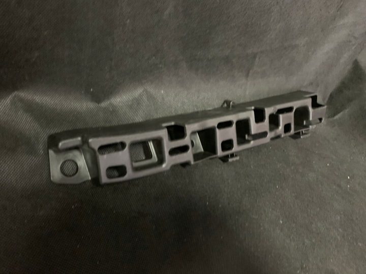 Tesla X крепление молдинга стойки B RH 1059183-00-A, фото 2