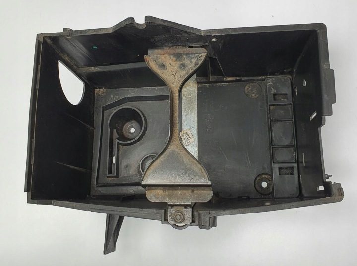 Площадка аккумулятора Volvo C70 II 3M51-10723-BU 30667941, фото 1
