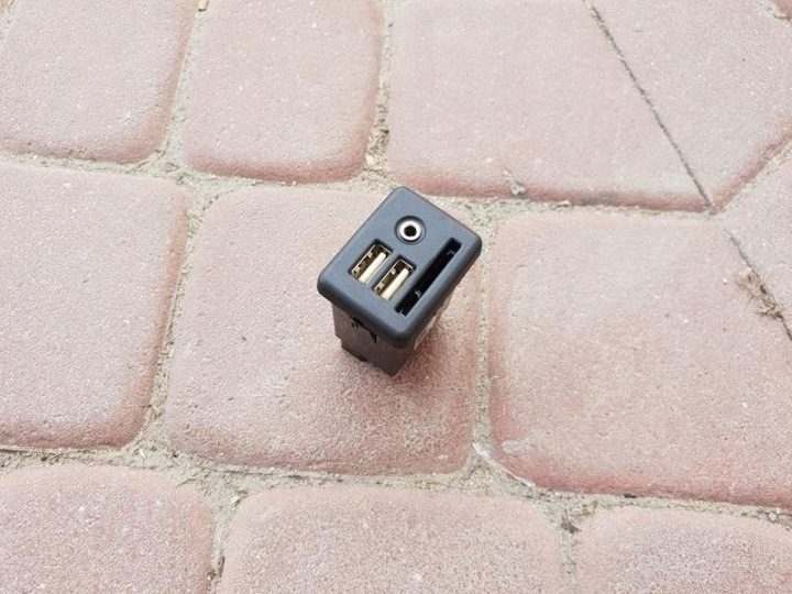 USB гнездо AUX SD Opel Insignia Astra J 22875066, фото 1