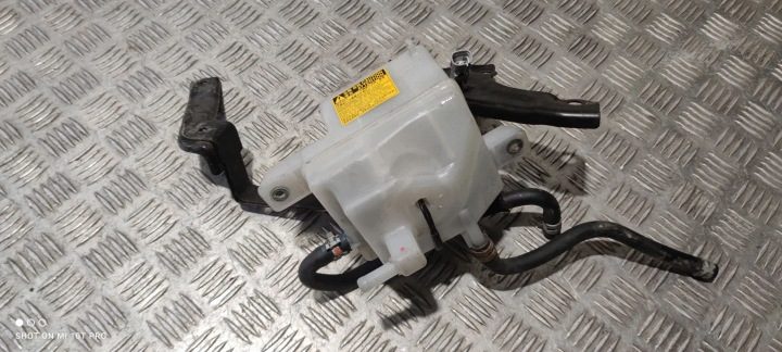 Бачок тормозной жидкости Toyota Prius+ (ZVW40), фото 2