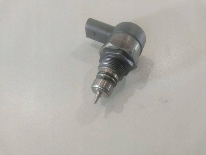 Регулятор давления топлива Передний BMW 3 E90 E91 13537805734, фото 2