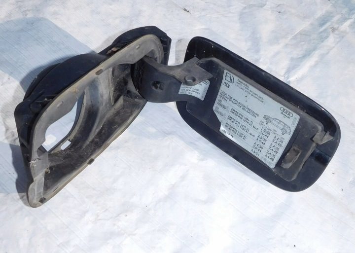 Audi Q7 4L лючок горловины бензобака 4L0809857 код краски LZ9Y черный, фото 2