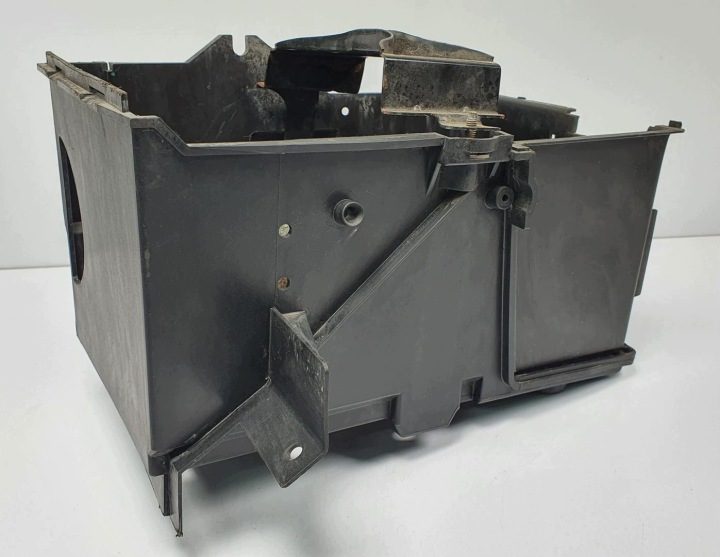 Корпус площадка аккумулятора Volvo C30 30667941 3M51-10723-BJ, фото 6
