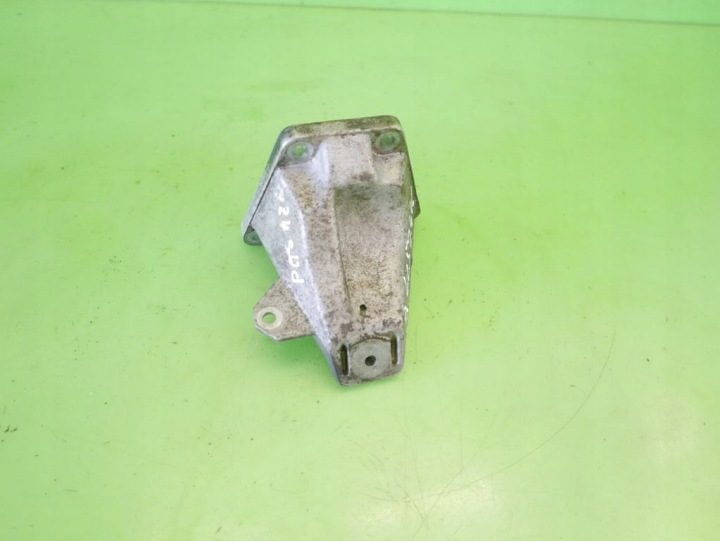 Правый кронштейн двигателя AUDI A6 (4B2, C5) 8D0199308D 2.39L бензин 121 кВт 1998, фото 1