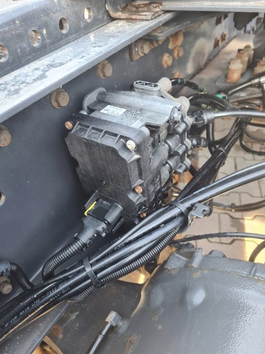 КЛАПАН ПНЕВМОПОДВЕСКИ ECAS 6x2 RENAULT GAMA T RANGE C K, фото 2