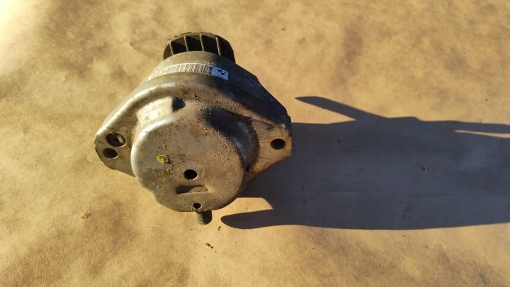 Подушка кронштейн Ocowanie двигателя 676987401 15934612 BMW 5 E60 E61, фото 1