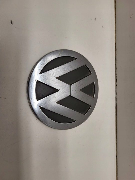 Эмблема Задняя Volkswagen Touran I 1T0853630, фото 1
