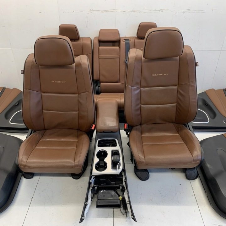 Сиденье обшивки кожа коричневая JEEP GRAND CHEROKEE WK2 РЕСТАЙЛИНГ SUMMIT 18 г., фото 1