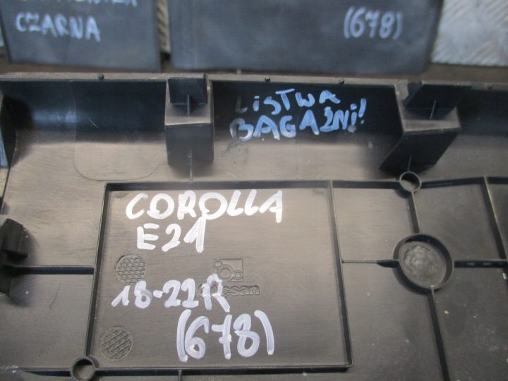 Молдинг багажника Toyota Corolla E21, фото 2