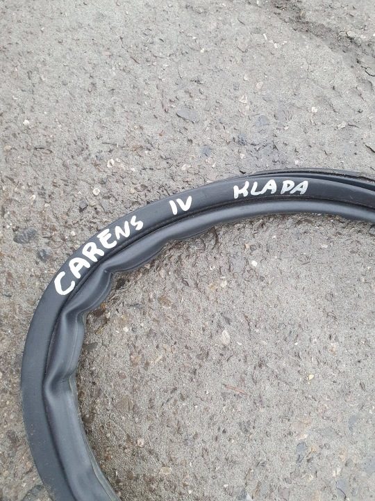 Уплотнитель задний крышки багажника KIA Carens IV 2013-, фото 1