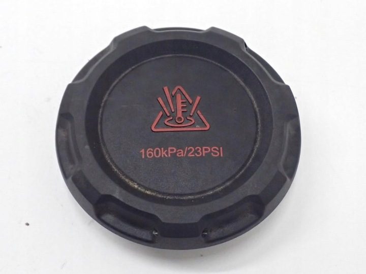 Крышка расширительного бачка воды 2Q0121321A VW Golf VIII 2.0TDI DTT 22 г., фото 1