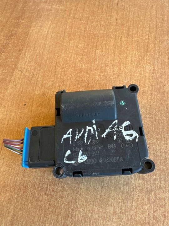 Моторчик заслонок обдува Audi A6 S6 C6 4F 4F0820512A, фото 1