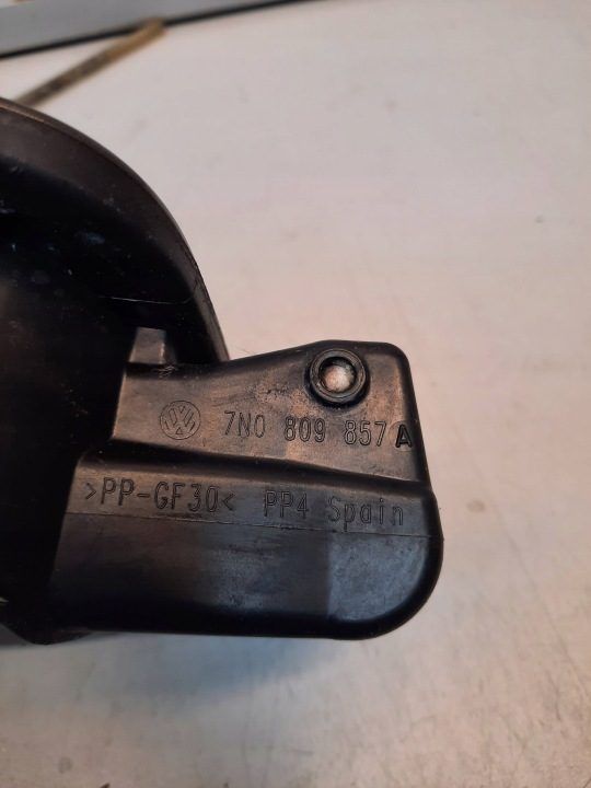 Volkswagen OE 7N0809857A лючок горловины бензобака, фото 3