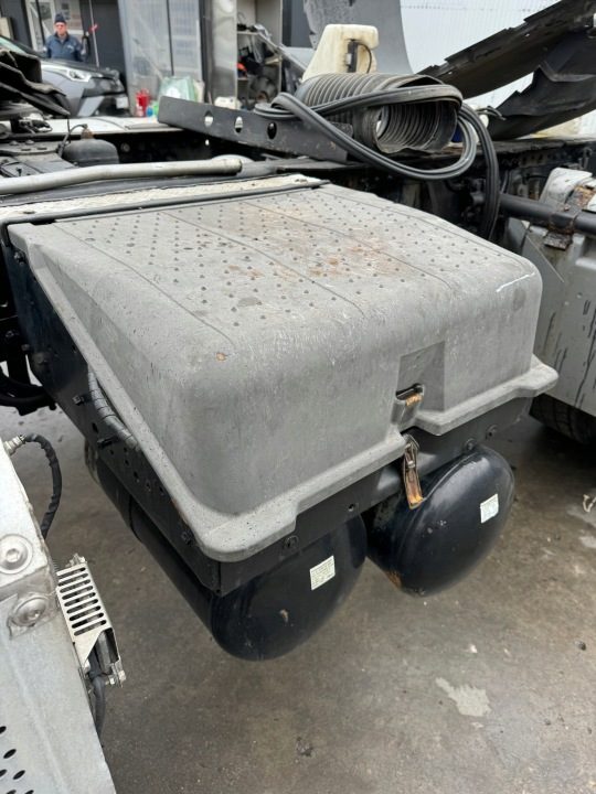 Корпус крышка аккумуляторов Mercedes Actros MP 2 MP 3 Axor, фото 1
