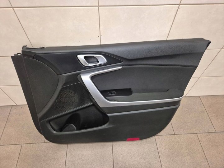 KIA CEED III 23 г. 82360-J7000 ПЕРЕДНЯЯ ПРАВАЯ ОБИВКА, фото 1
